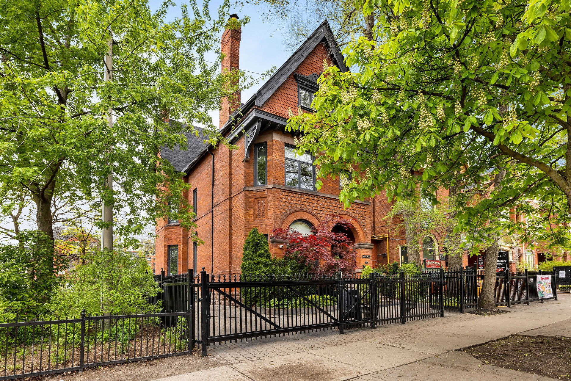 12 Madison Av, Toronto, ON for sale Primary Photo- Image 1 of 18