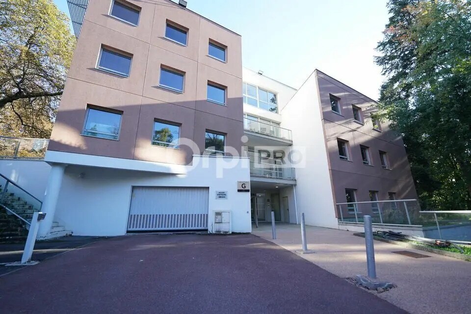 Office in Écully to rent Primary Photo- Image 1 of 8