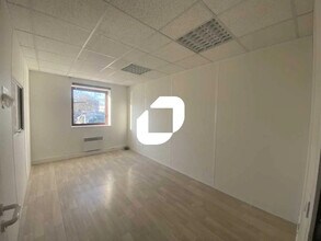 Industrial in Herblay-sur-Seine to rent Interior Photo- Image 2 of 2