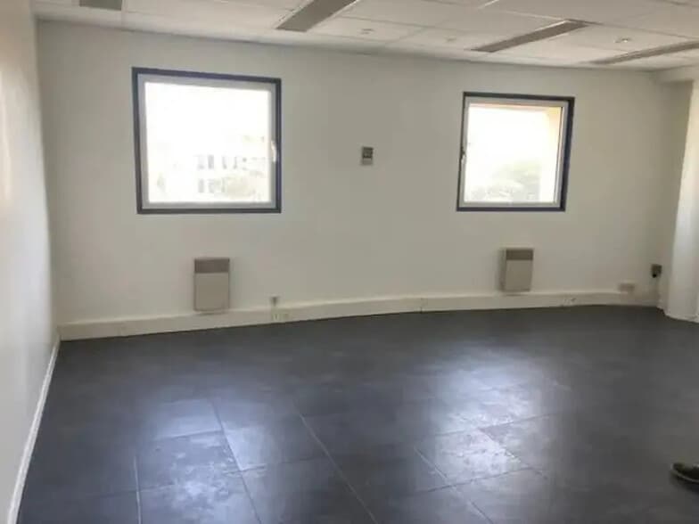 Office in Lyon for sale - Interior Photo - Image 3 of 4