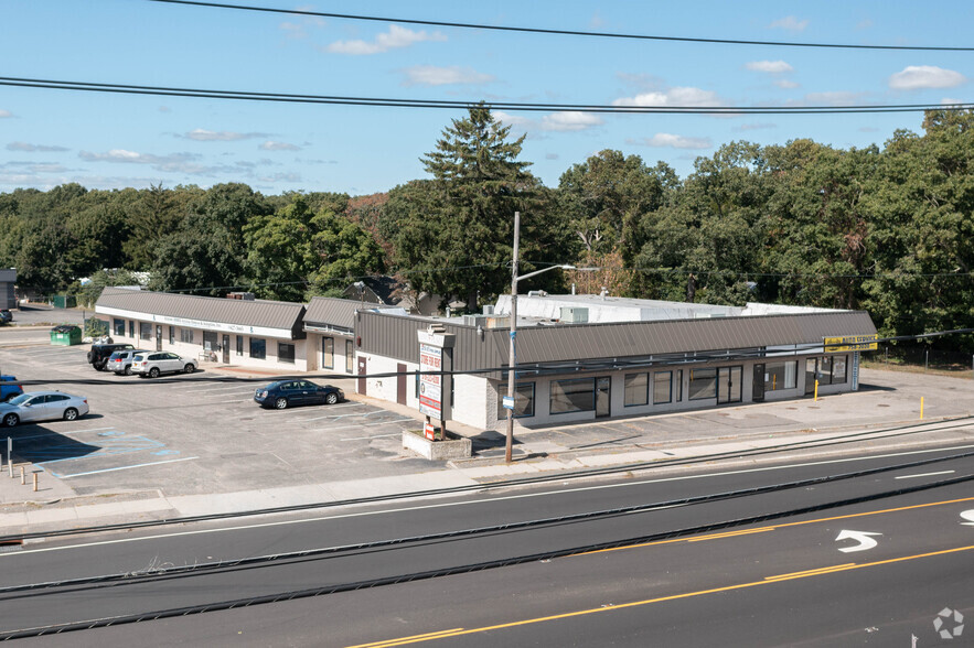 646 Route 112, Patchogue, NY for sale - Building Photo - Image 2 of 21