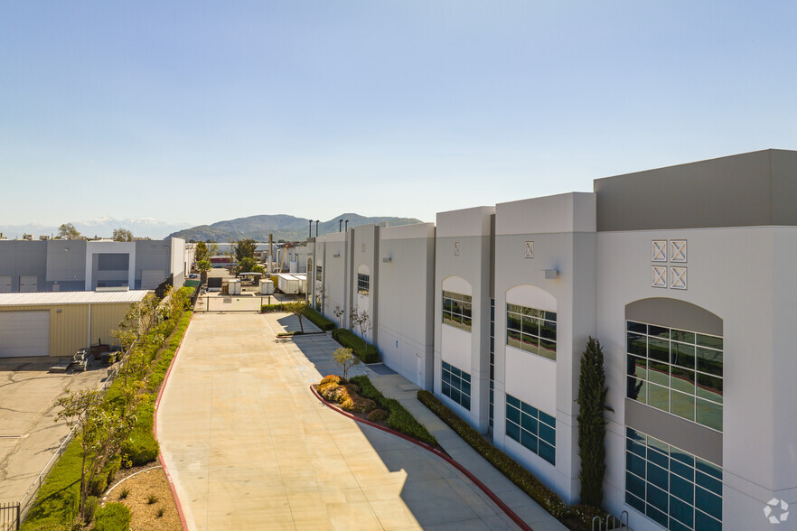 11751 Industry Ave, Fontana, CA for rent - Building Photo - Image 3 of 4