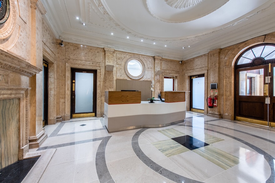 29 Lincoln's Inn Fields, London to rent - Lobby - Image 2 of 18