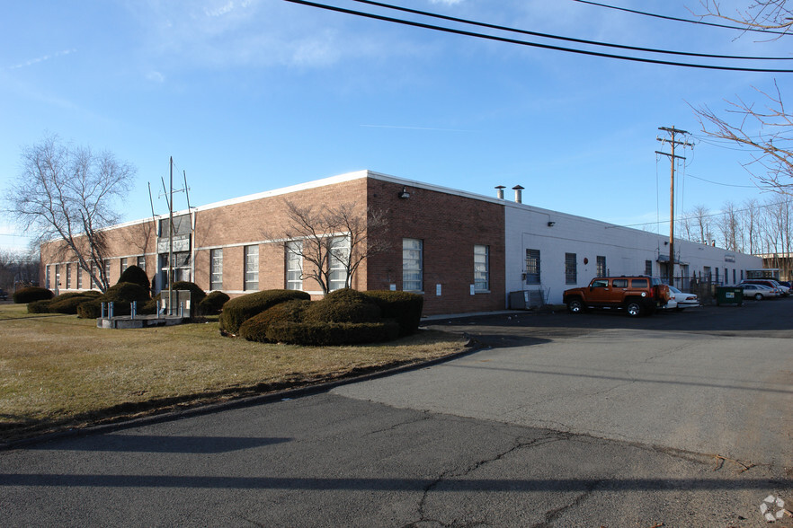 19 Industrial Ave, Mahwah, NJ for rent - Building Photo - Image 2 of 7