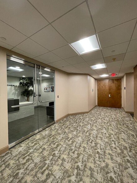 235-245 Main St, White Plains, NY for rent - Interior Photo - Image 3 of 12