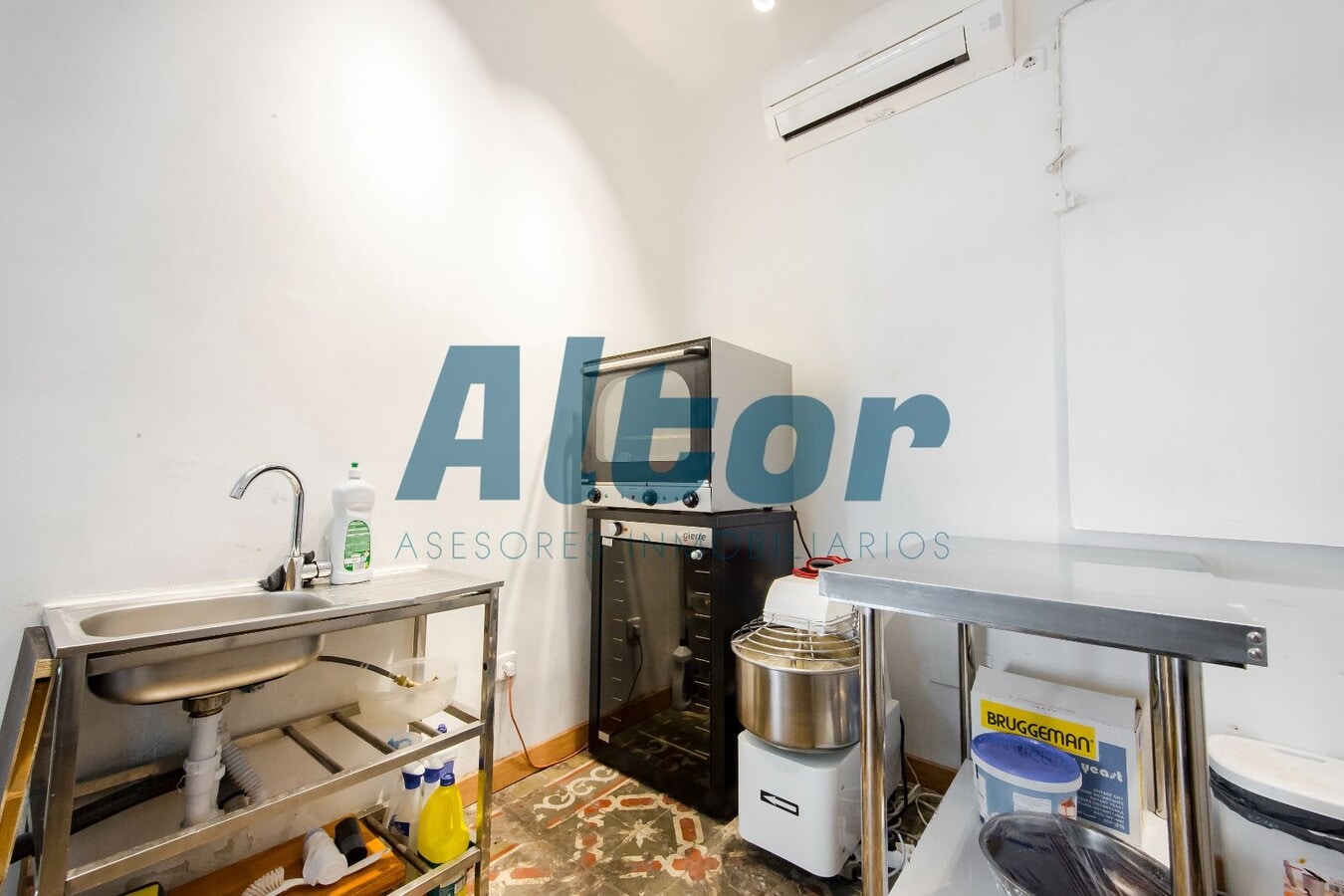 Madrid, MAD 28009 - Unit Pta. IZ -  - Interior Photo - Image 1 of 9