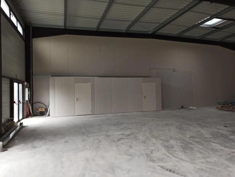 29 Rue Gutenberg, Magny-en-Vexin to rent - Interior Photo - Image 3 of 9