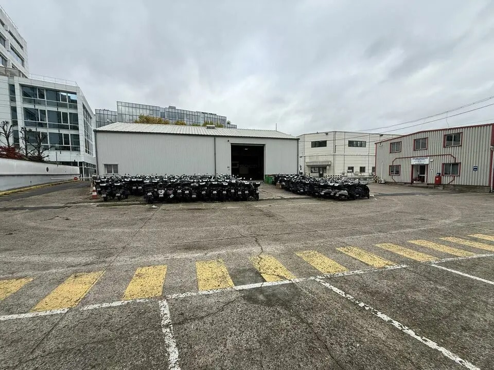 Light Industrial in Saint-Denis to rent Building Photo- Image 1 of 9