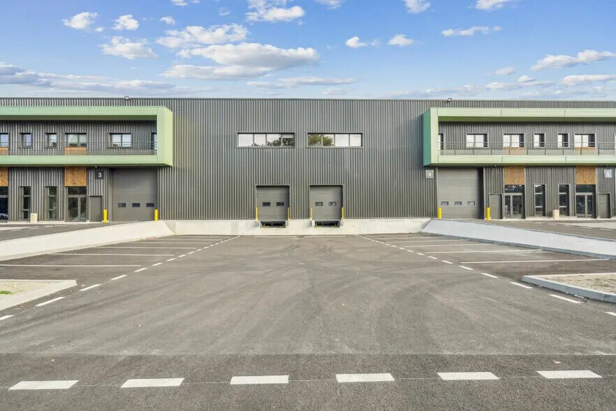 Industrial in Avignon to rent - Building Photo - Image 2 of 10