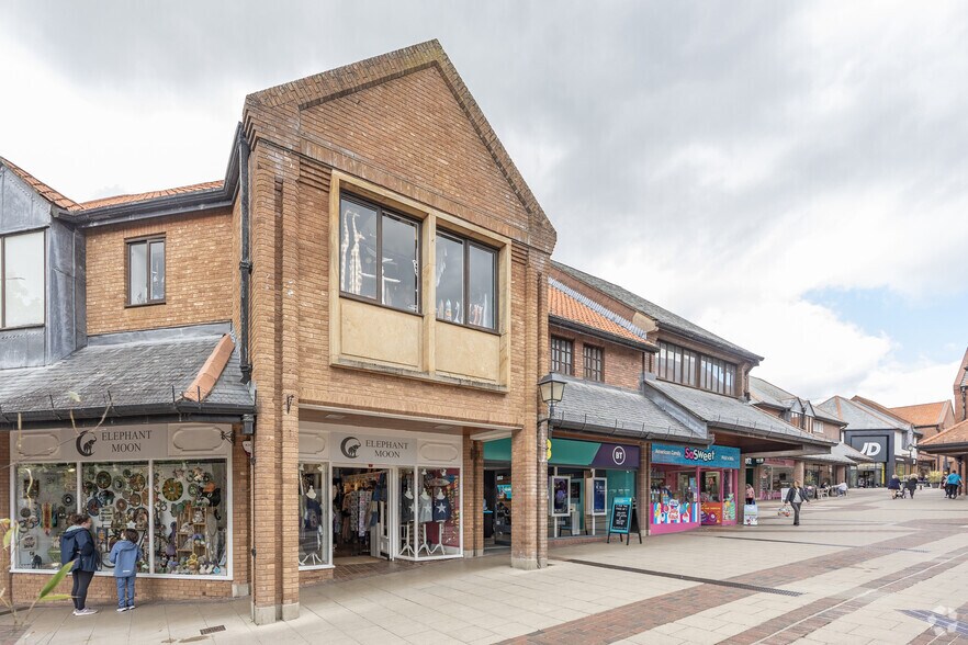 Vicarage Walk, Yeovil to rent - Primary Photo - Image 1 of 3