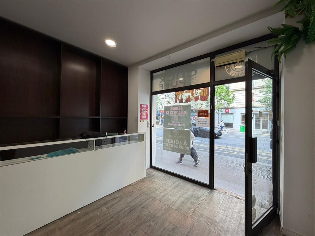 Retail in Paris to rent Building Photo- Image 1 of 10