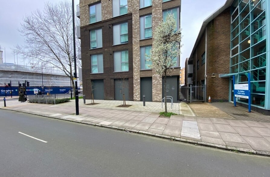 161 Creek Rd, London to rent - Building Photo - Image 2 of 3