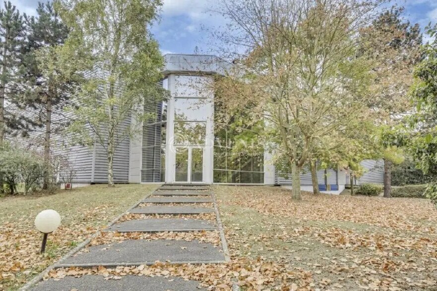 Industrial in COURCOURONNES to rent - Building Photo - Image 2 of 4