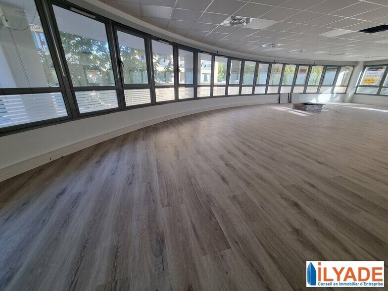Office in Aix-en-Provence for sale - Interior Photo - Image 3 of 9