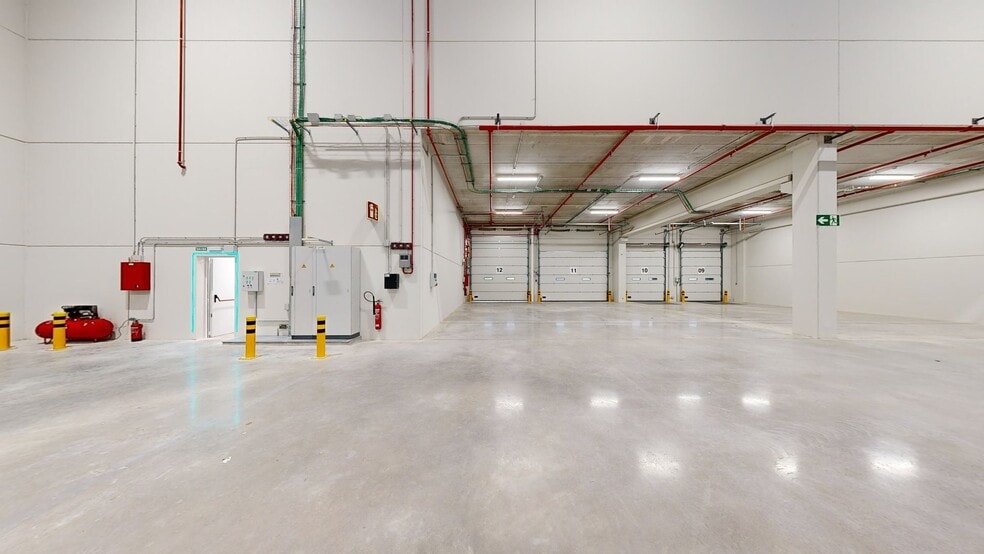 Calle San Norberto, 26, Madrid, Madrid to rent - Matterport 3D Scan - Image 2 of 22