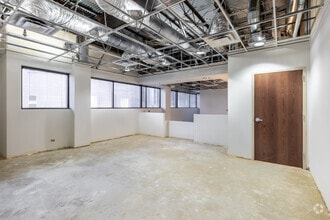 87 N Airlite St, Elgin, IL to rent Interior Photo- Image 2 of 4