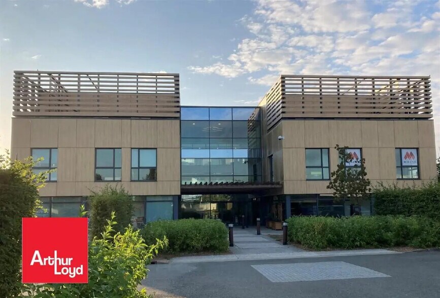 Office in Chartres to rent - Building Photo - Image 1 of 2