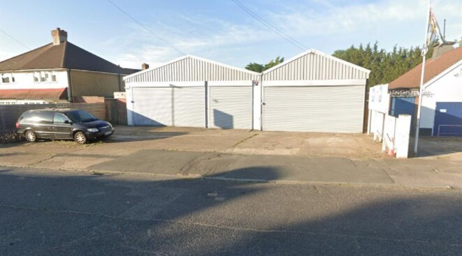 24 Cross Rd, Feltham for sale - Primary Photo - Image 1 of 1