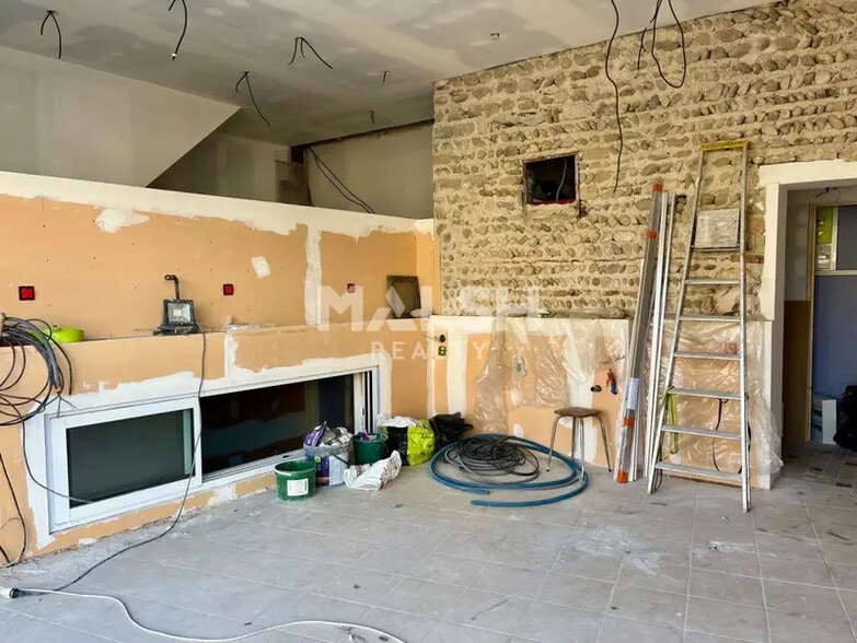 Retail in Caluire-et-Cuire to rent - Interior Photo - Image 3 of 4