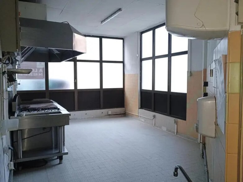 31 Rue Louis Guérin, Villeurbanne to rent - Building Photo - Image 3 of 9
