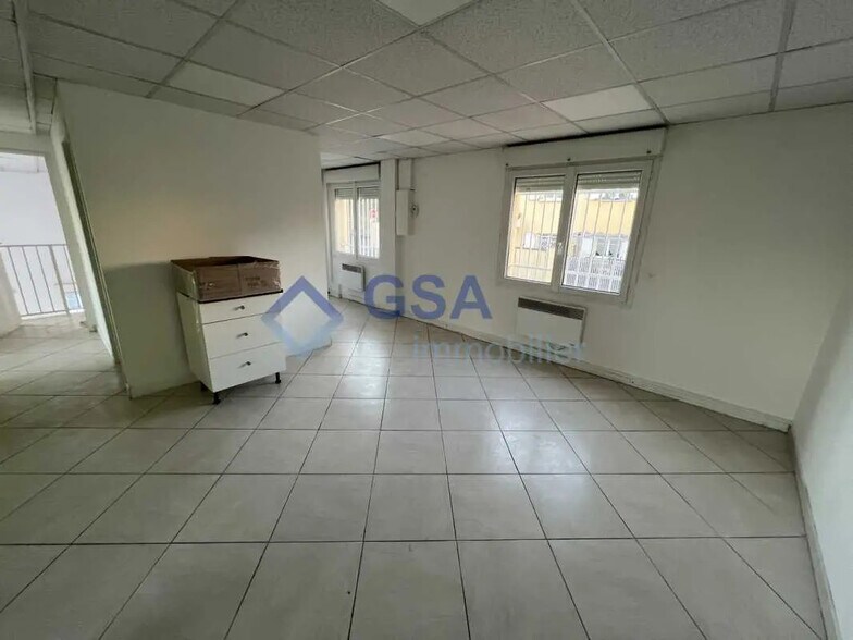 Office in Ris-Orangis to rent - Interior Photo - Image 3 of 6