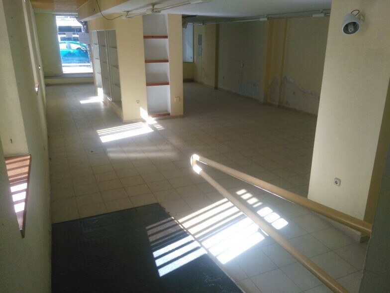 Retail in Cáceres, Cáceres to rent - Building Photo - Image 2 of 7