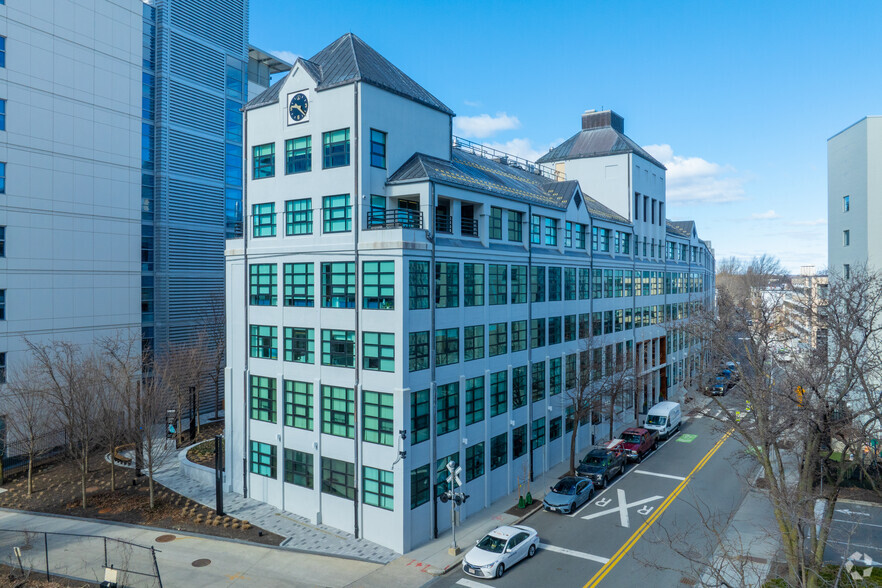 1 Kendall Sq, Cambridge, MA for rent - Building Photo - Image 1 of 9