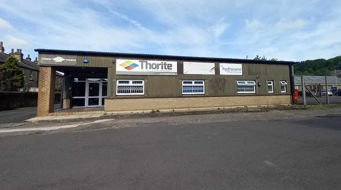 6 Barge, Huddersfield for sale Primary Photo- Image 1 of 1