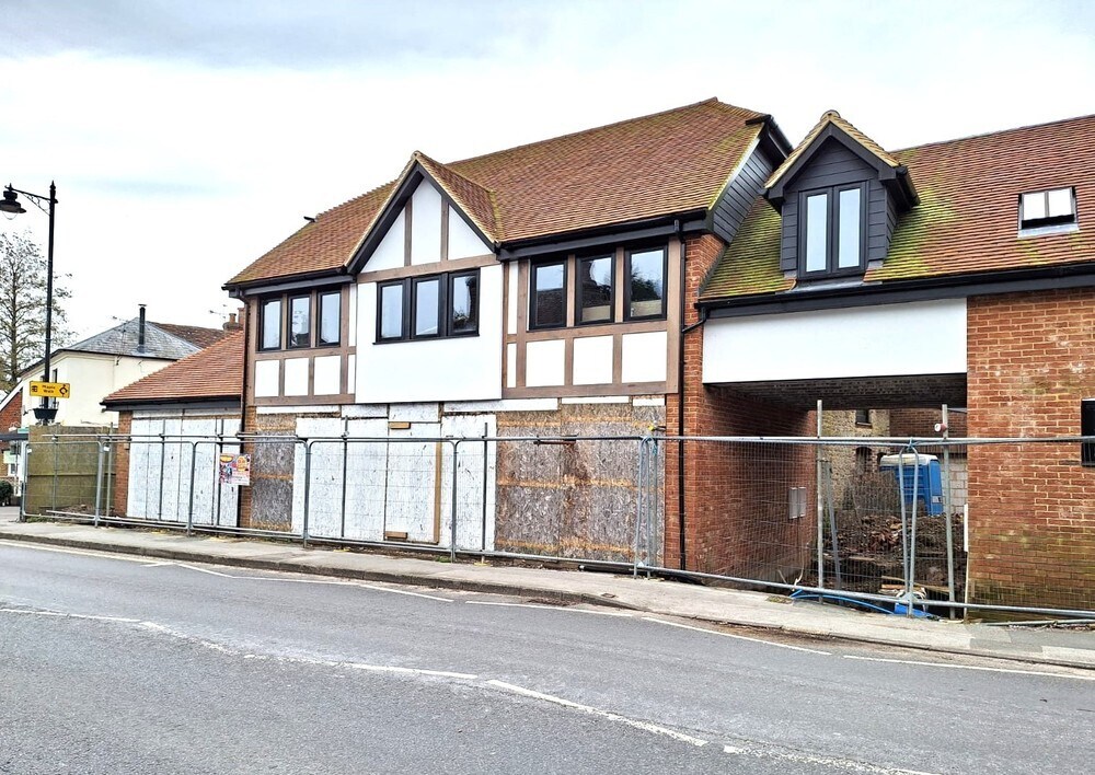 1-5 London Rd, Liphook for sale Building Photo- Image 1 of 1