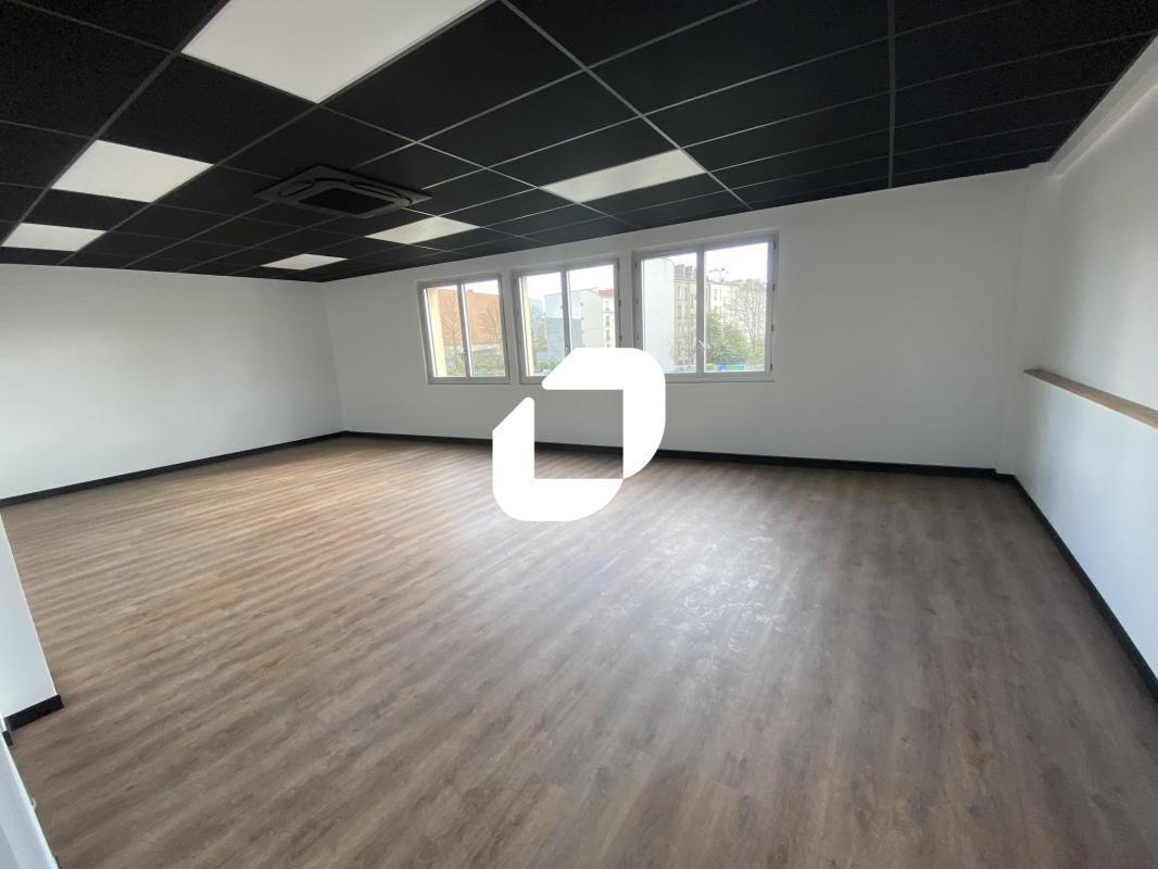 Office in Pantin to rent Interior Photo- Image 1 of 8