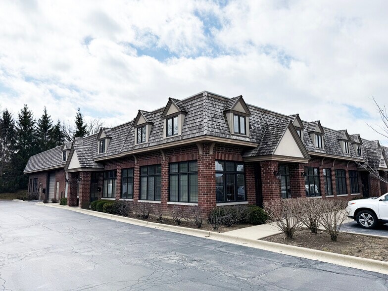 13705 W Irma Lee Cir, Lake Forest, IL for sale - Building Photo - Image 1 of 1