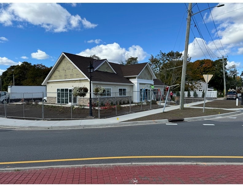 195 Mill Rd, Westhampton Beach, NY for sale Building Photo- Image 1 of 1