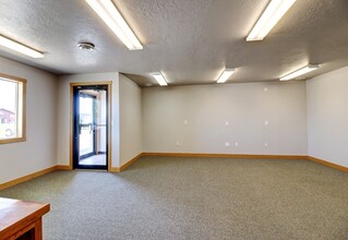 5402 53rd Ave S, Fargo, ND for rent Building Photo- Image 1 of 12