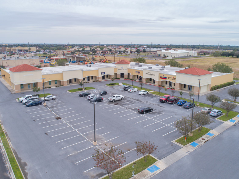 4101-4179 Crosspoint Blvd, Edinburg, TX for rent - Building Photo - Image 1 of 4