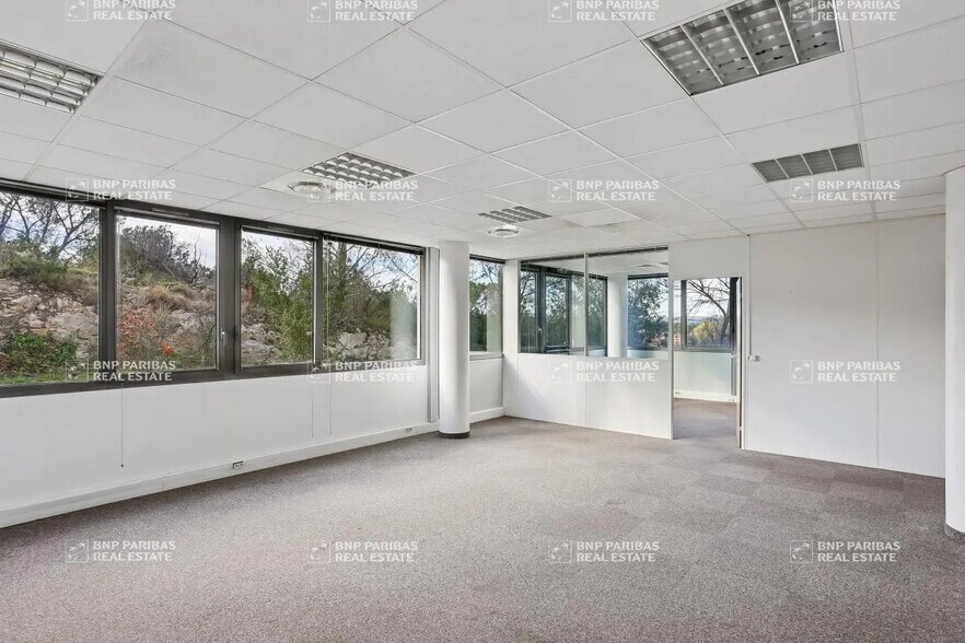 Office in Aix-en-Provence to rent - Building Photo - Image 2 of 28