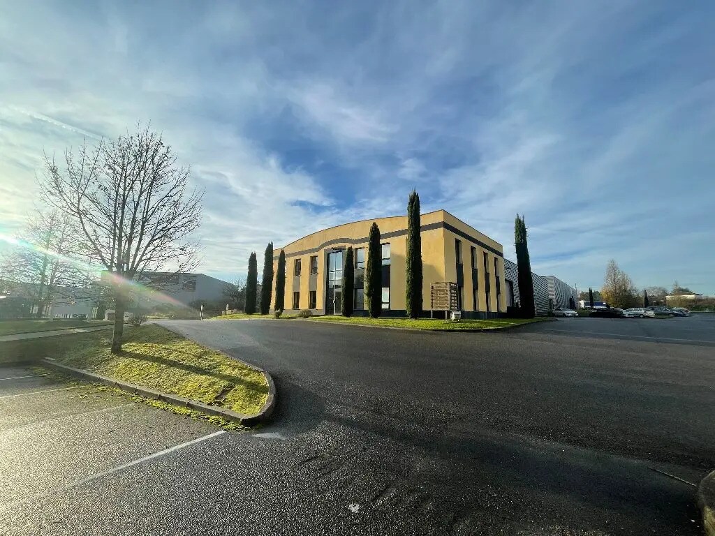 Office in Arnas to rent Building Photo- Image 1 of 4