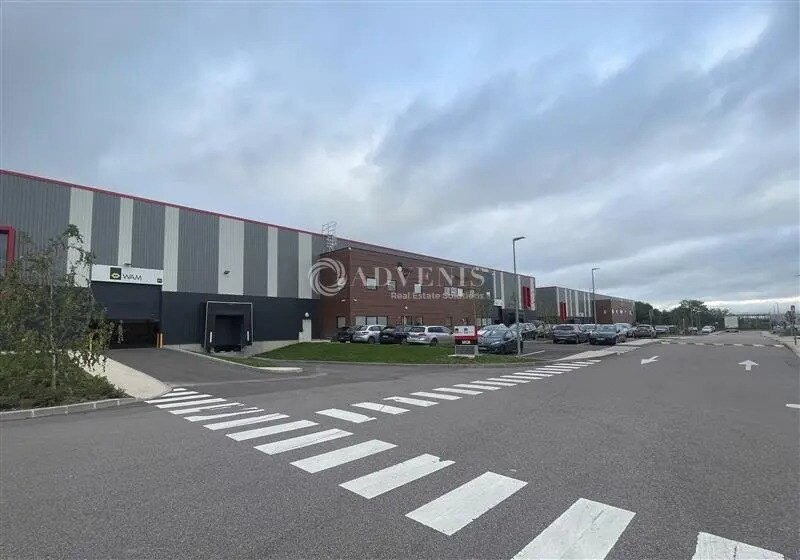 Industrial in Le Thillay to rent - Building Photo - Image 2 of 12