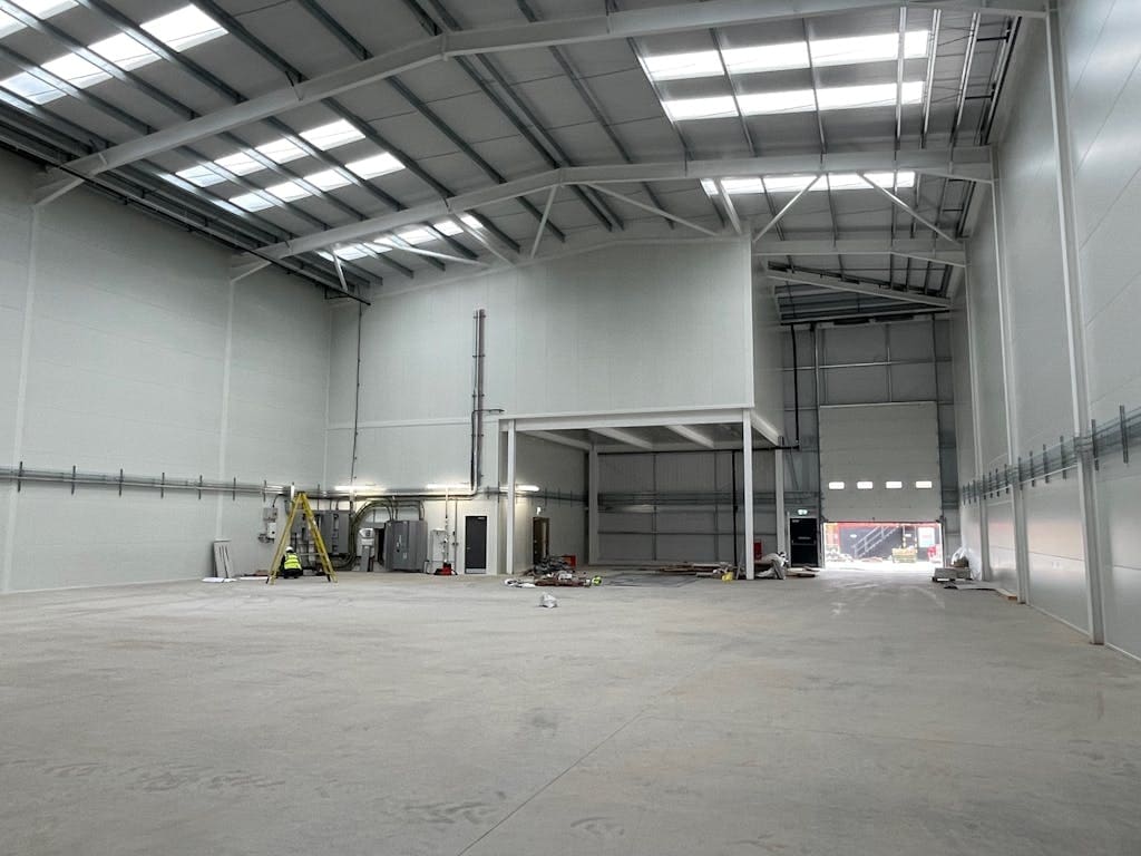 Unit 1-3 Tewin Rd, Welwyn Garden City to rent Interior Photo- Image 1 of 7