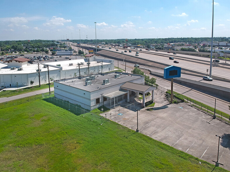 10655 Eastex Fwy, Houston, TX for sale - Building Photo - Image 2 of 5