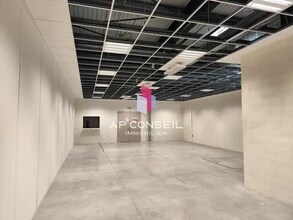 Industrial in Élancourt to rent Interior Photo- Image 2 of 5