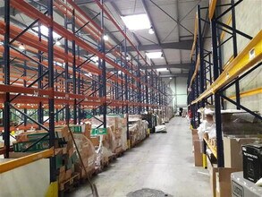 Industrial in Saint-Thibault-des-Vignes to rent Interior Photo- Image 2 of 5