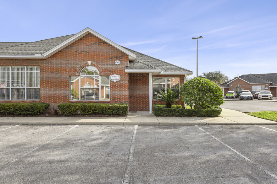 6817 Southpoint Pkwy, Jacksonville, FL for sale - Building Photo - Image 1 of 1