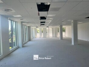 5 Allée Des Hêtres, Limonest to rent Interior Photo- Image 1 of 4