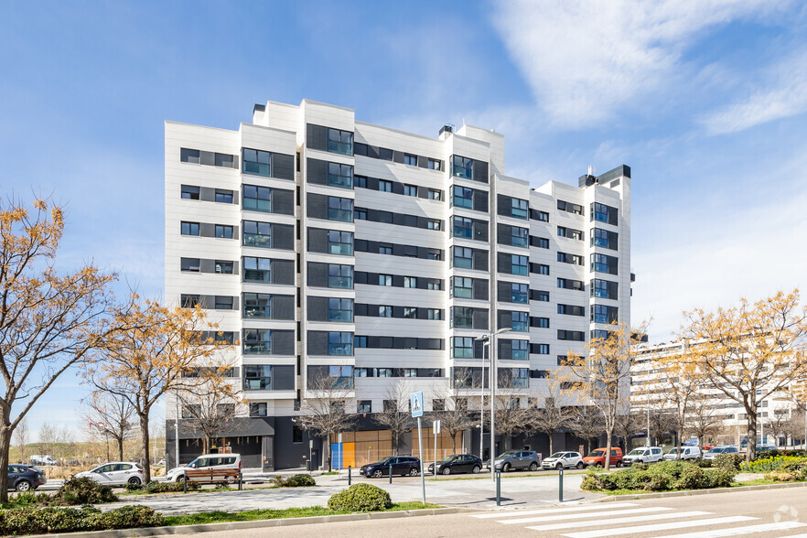 Calle María Mercedes de Borbón, 96, Madrid, Madrid for rent - Primary Photo - Image 1 of 3