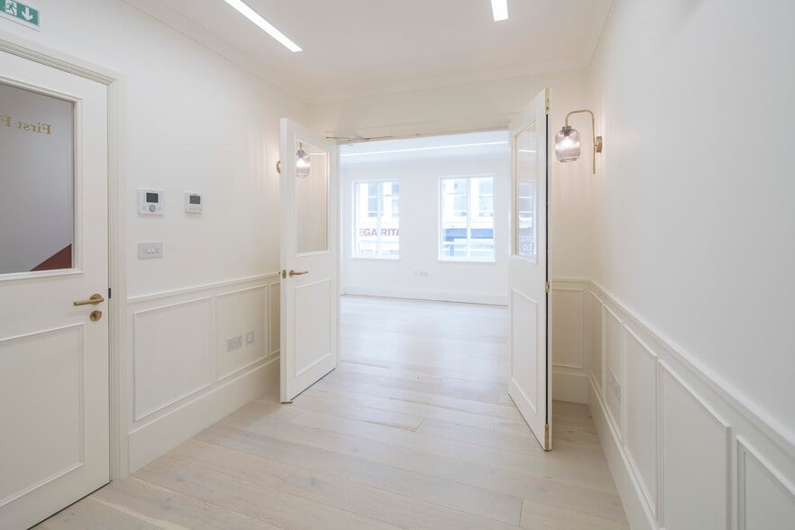 1 Cowcross St, London to rent - Interior Photo - Image 3 of 12