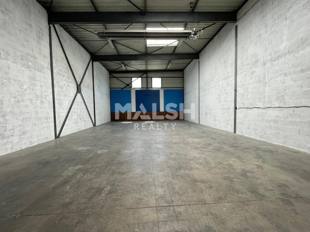 Light Industrial in Saint-Priest to rent Interior Photo- Image 1 of 19