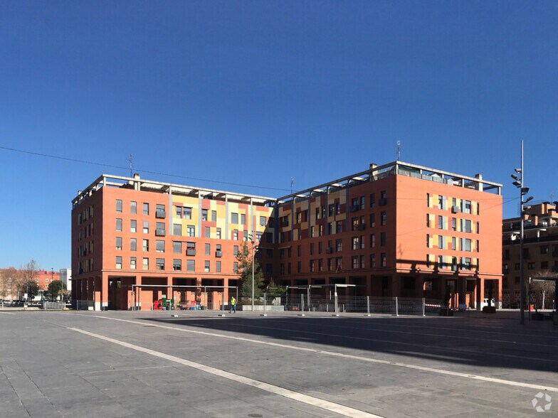 Retail in Azuqueca de Henares, Guadalajara to rent - Building Photo - Image 2 of 2