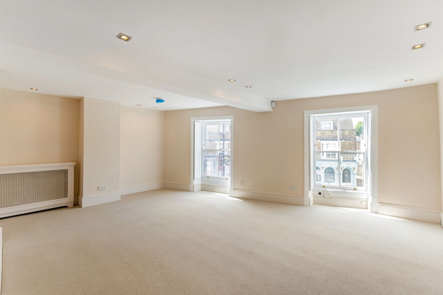 57A High St, London to rent - Interior Photo - Image 1 of 10