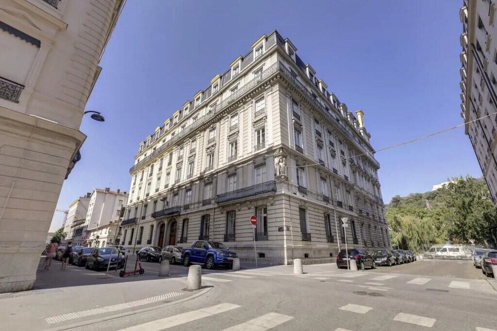 Location Bureaux 260 m² - Photo 1