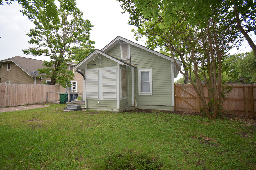 1003 N Park St, Brenham, TX for sale - Building Photo - Image 3 of 30